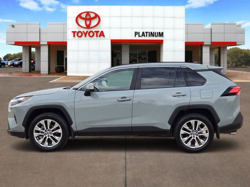 Used 2022 Toyota RAV4 XLE Premium image 3