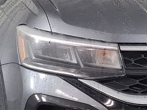 Used 2022 Volkswagen Taos SE w/ IQ.Drive SE Package image 12