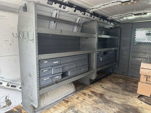 Used 2015 Chevrolet Express 2500 image 29