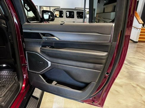 Used 2024 Jeep Wagoneer L Series II w/ Convenience Group I AWD/4WD image 21