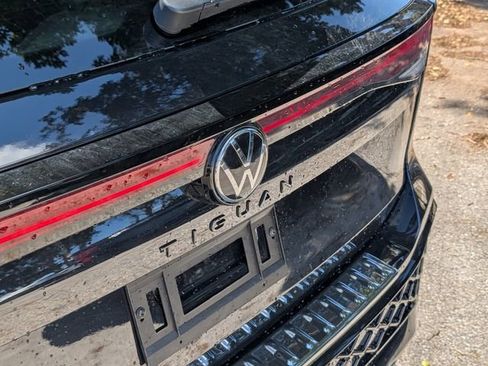 New 2026 Volkswagen Tiguan SE R-Line FWD image 15