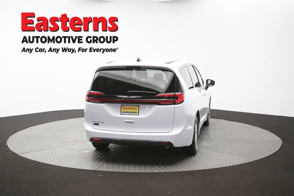 Used 2023 Chrysler Pacifica Touring-L FWD image 41