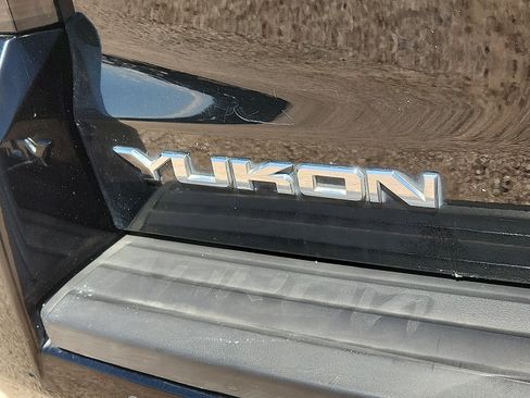 Used 2019 GMC Yukon SLT w/ Graphite Performance Edition RWD image 8