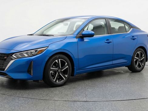 Used 2025 Nissan Sentra SV image 3