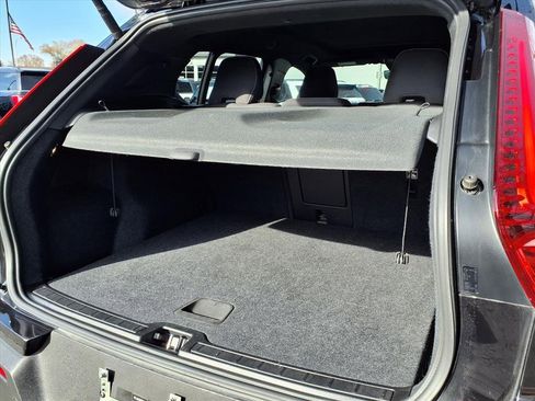 Used 2024 Volvo XC40 B5 Core image 17