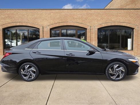 New 2026 Hyundai Elantra Limited image 2