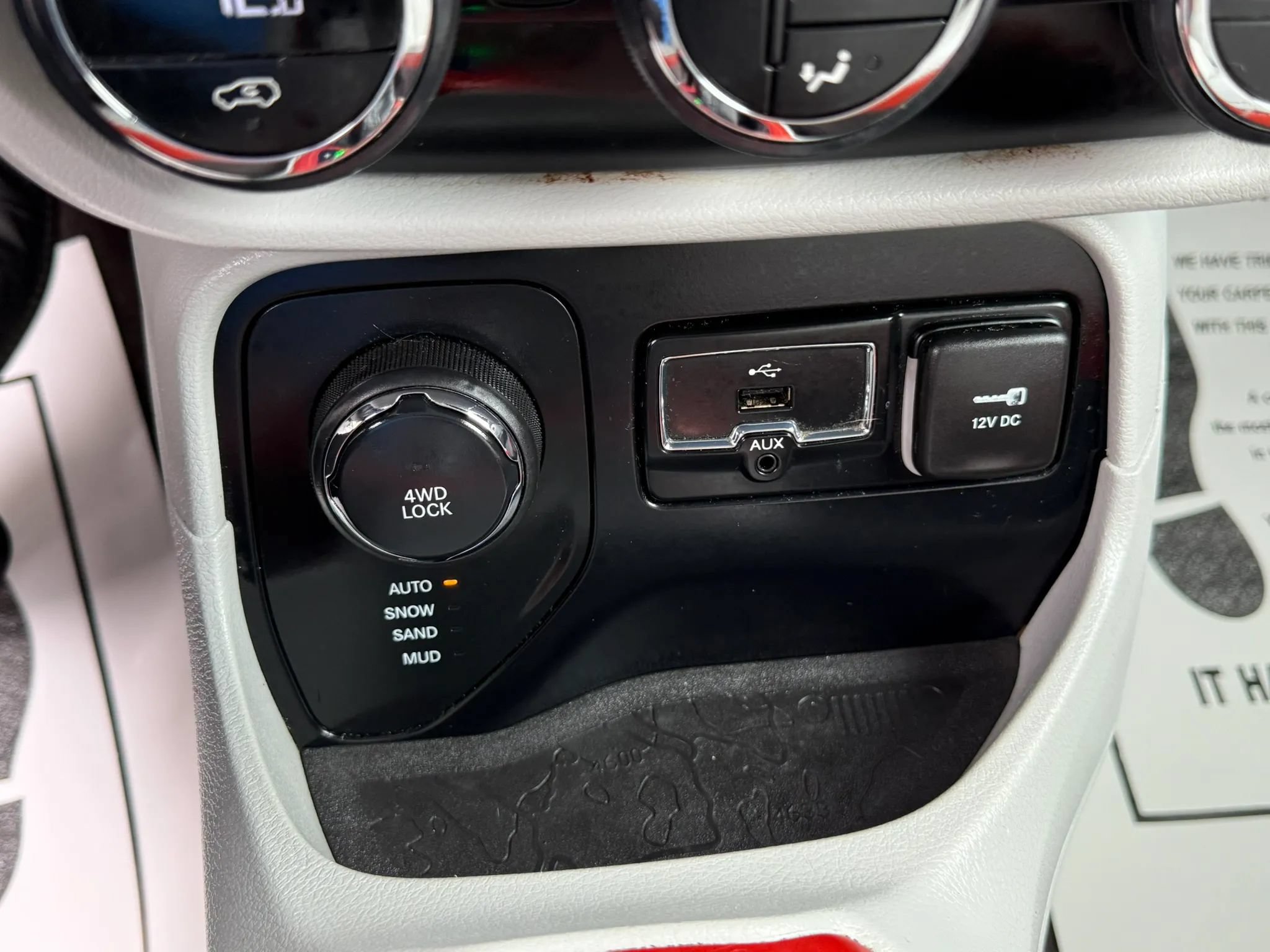 Used 2015 Jeep Renegade Limited AWD/4WD image 9