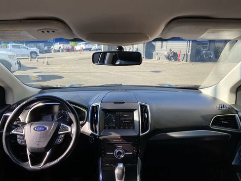 Used 2017 Ford Edge Titanium w/ Technology Package AWD/4WD image 13
