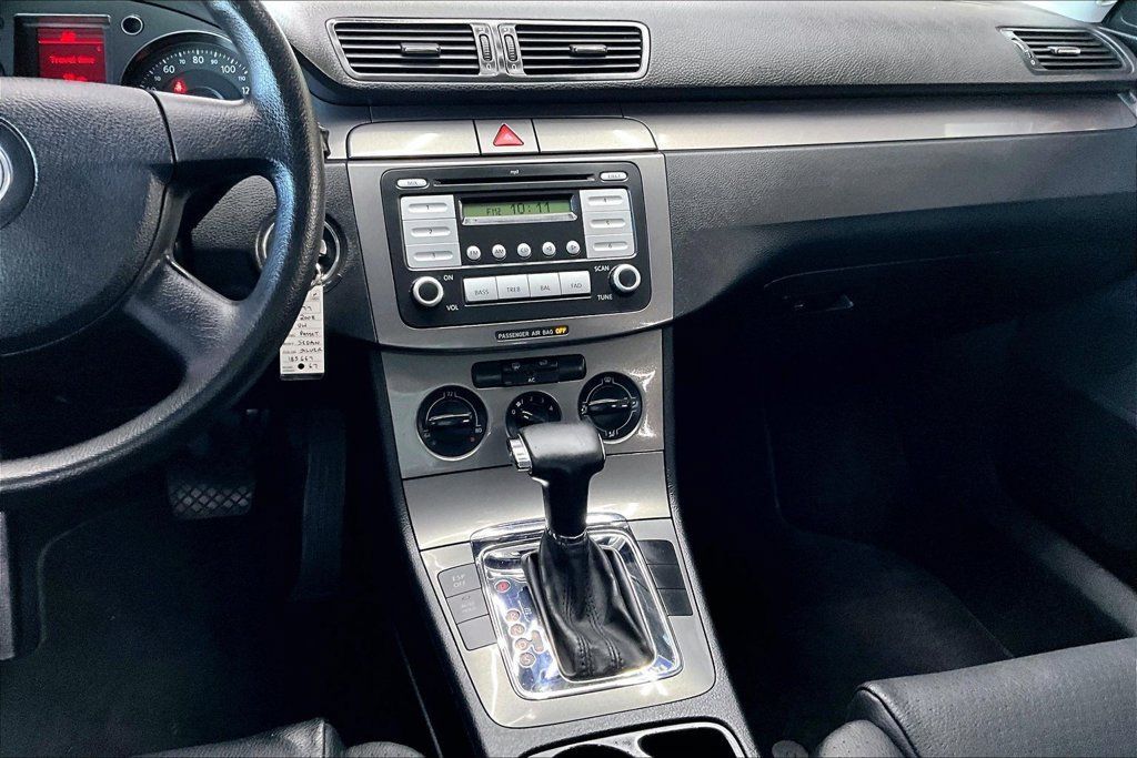 Used 2008 Volkswagen Passat 2.0T FWD image 9