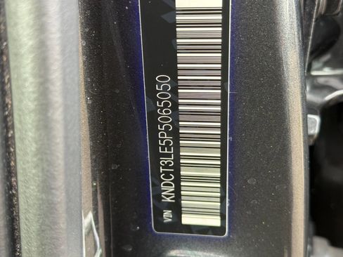 Used 2023 Kia Niro SX image 30