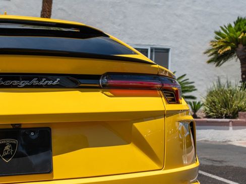 Used 2021 Lamborghini Urus AWD/4WD image 40