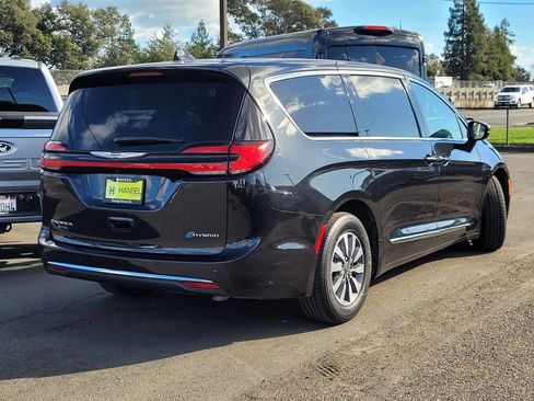 Used 2023 Chrysler Pacifica Limited FWD image 34