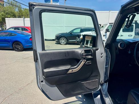Used 2016 Jeep Wrangler Unlimited Sahara AWD/4WD image 18