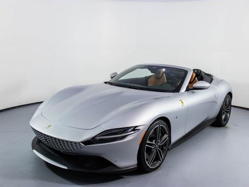 Certified 2025 Ferrari Roma Spider RWD image 10
