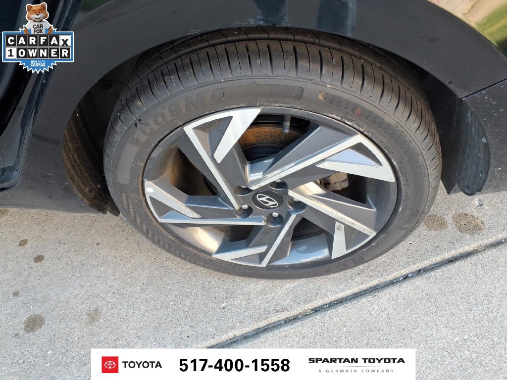 Used 2025 Hyundai Elantra SEL FWD image 11