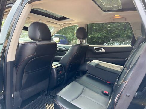 Used 2019 Nissan Pathfinder SL AWD/4WD image 6
