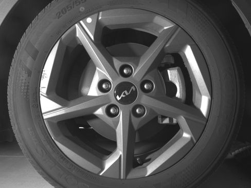 Used 2025 Kia K4 LXS image 13