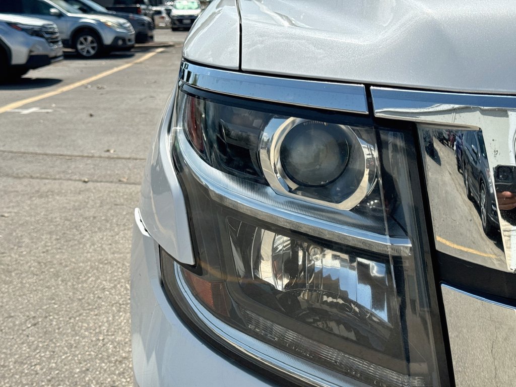 Used 2018 Chevrolet Suburban LT RWD image 36