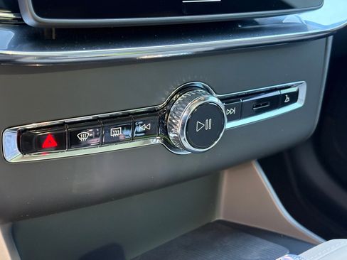 New 2026 Volvo XC90 B6 Ultra w/ Lounge Package image 16