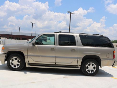 Used 2001 GMC Yukon XL Denali AWD/4WD image 26