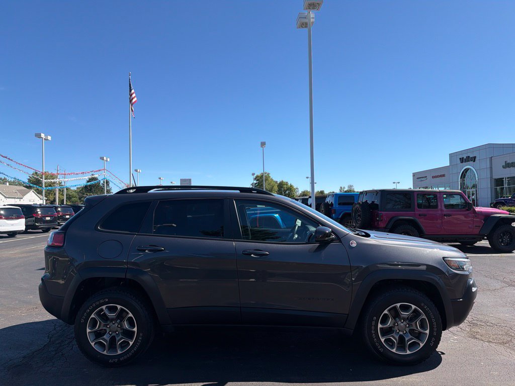 Used 2022 Jeep Cherokee Trailhawk AWD/4WD image 11