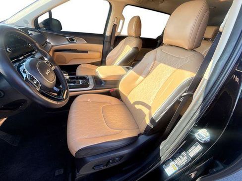 Used 2024 Kia Carnival LX FWD image 13