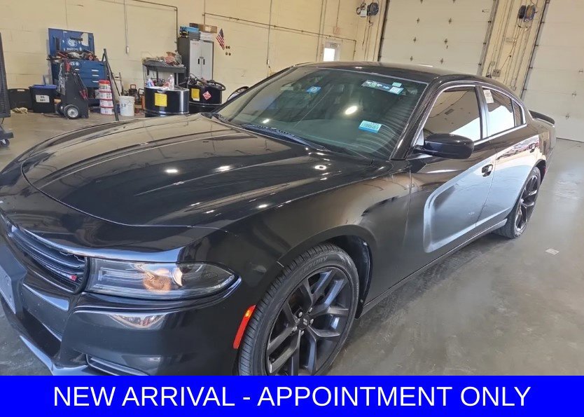 Used 2021 Dodge Charger SXT w/ Blacktop Package RWD image 1