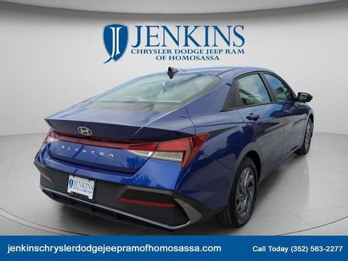 Used 2024 Hyundai Elantra SEL FWD image 4