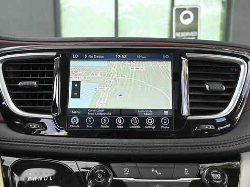 Used 2020 Chrysler Pacifica Limited image 29