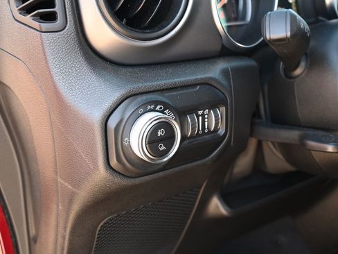 Used 2021 Jeep Gladiator Sport image 13