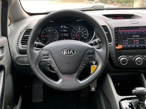 Used 2017 Kia Forte LX image 5