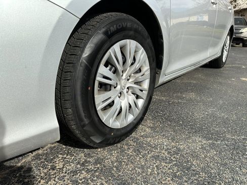 Used 2013 Toyota Camry L image 8