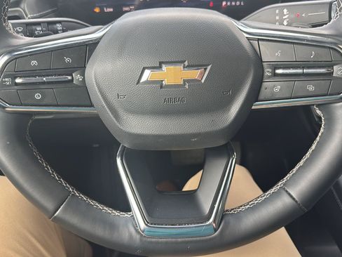 Used 2025 Chevrolet Traverse LT w/ Driver Confidence Package AWD/4WD image 12