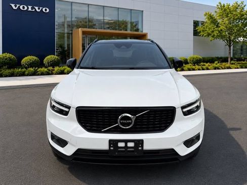 Used 2019 Volvo XC40 T5 R-Design AWD/4WD image 2