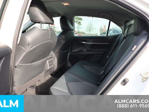 Used 2020 Toyota Camry SE image 19