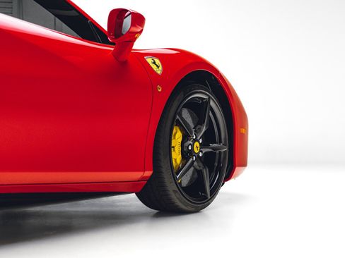 Used 2017 Ferrari 488 GTB RWD image 19