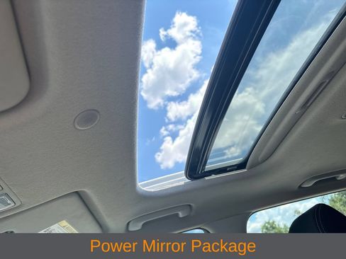 Used 2023 Hyundai Venue SEL FWD image 6