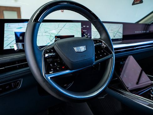 Used 2025 Cadillac Escalade IQ Luxury 2 image 40