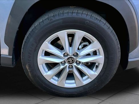 Certified 2023 Toyota Corolla Cross LE w/ Moonroof Package AWD/4WD image 11