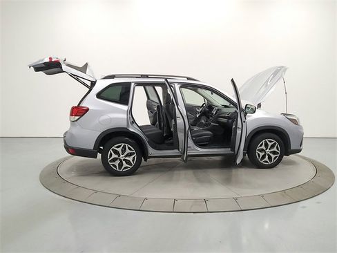 Used 2021 Subaru Forester Premium image 15