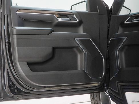Used 2025 Chevrolet Silverado 1500 LT AWD/4WD image 19