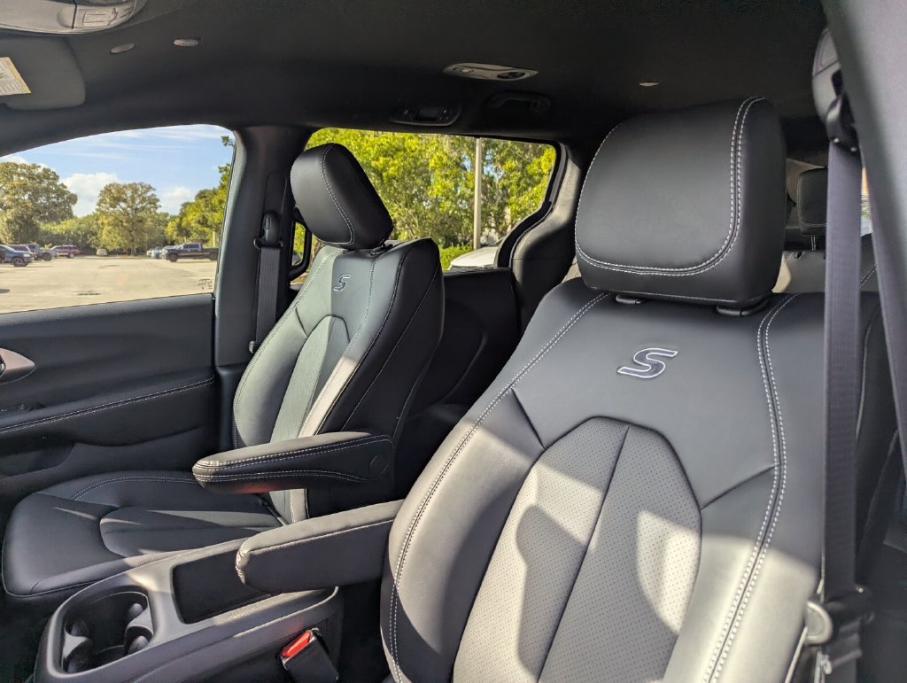 New 2026 Chrysler Pacifica Select w/ S Appearance Package FWD image 13