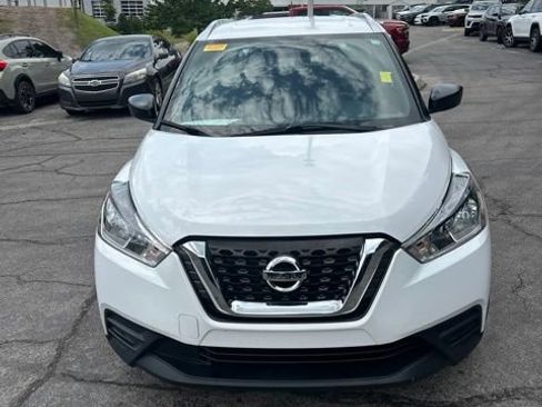 Used 2018 Nissan Kicks S FWD image 2
