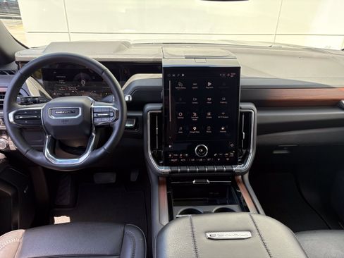 Used 2025 GMC Yukon XL Denali AWD/4WD image 18