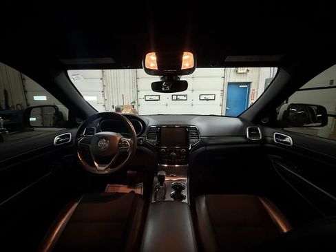 Used 2019 Jeep Grand Cherokee Altitude AWD/4WD image 34