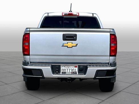 Used 2016 Chevrolet Colorado LT w/ LT Convenience Package RWD image 4