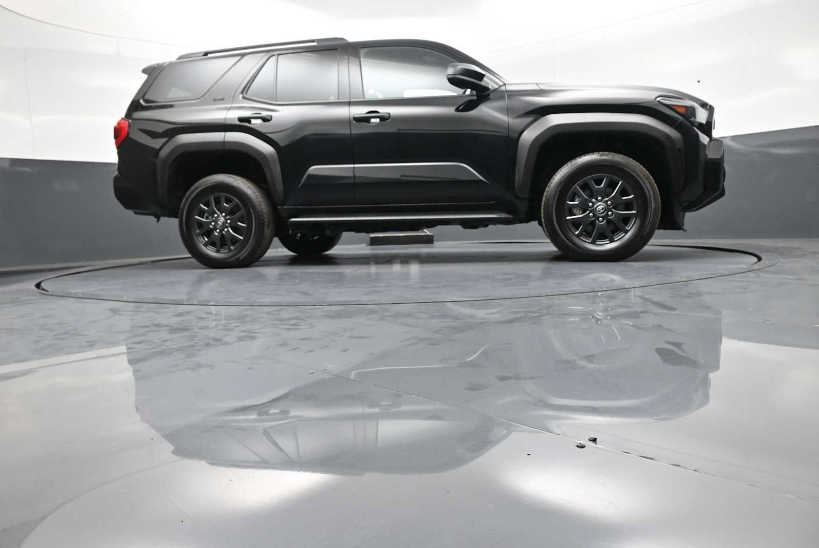 Used 2025 Toyota 4Runner SR5 AWD/4WD image 28