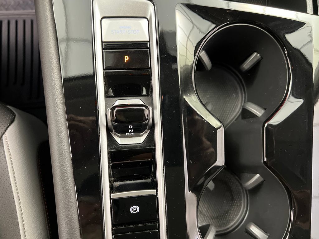 Used 2025 Volkswagen Atlas Peak Edition SE AWD/4WD image 56