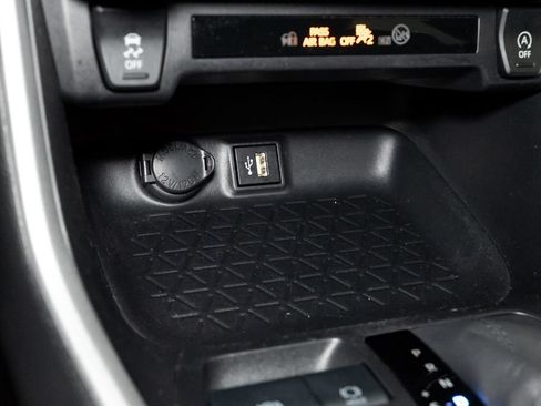 Used 2025 Toyota RAV4 XLE AWD/4WD image 18