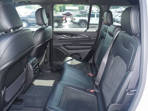 Used 2023 Jeep Grand Cherokee Altitude image 26